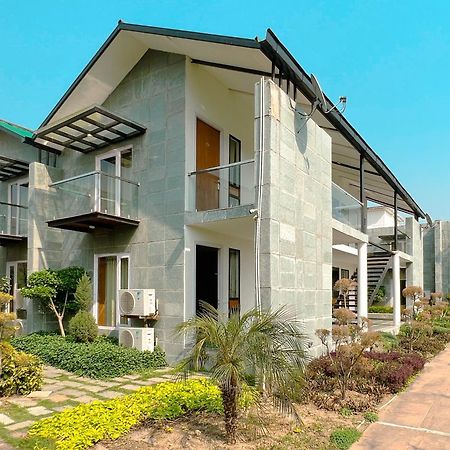 The Cloyster Resort And Spa Rāmnagar Exterior photo