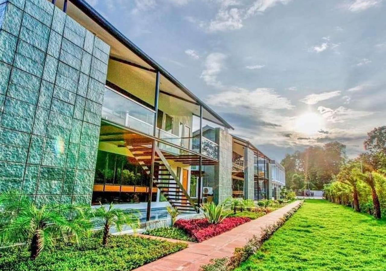 The Cloyster Resort And Spa Rāmnagar Exterior photo