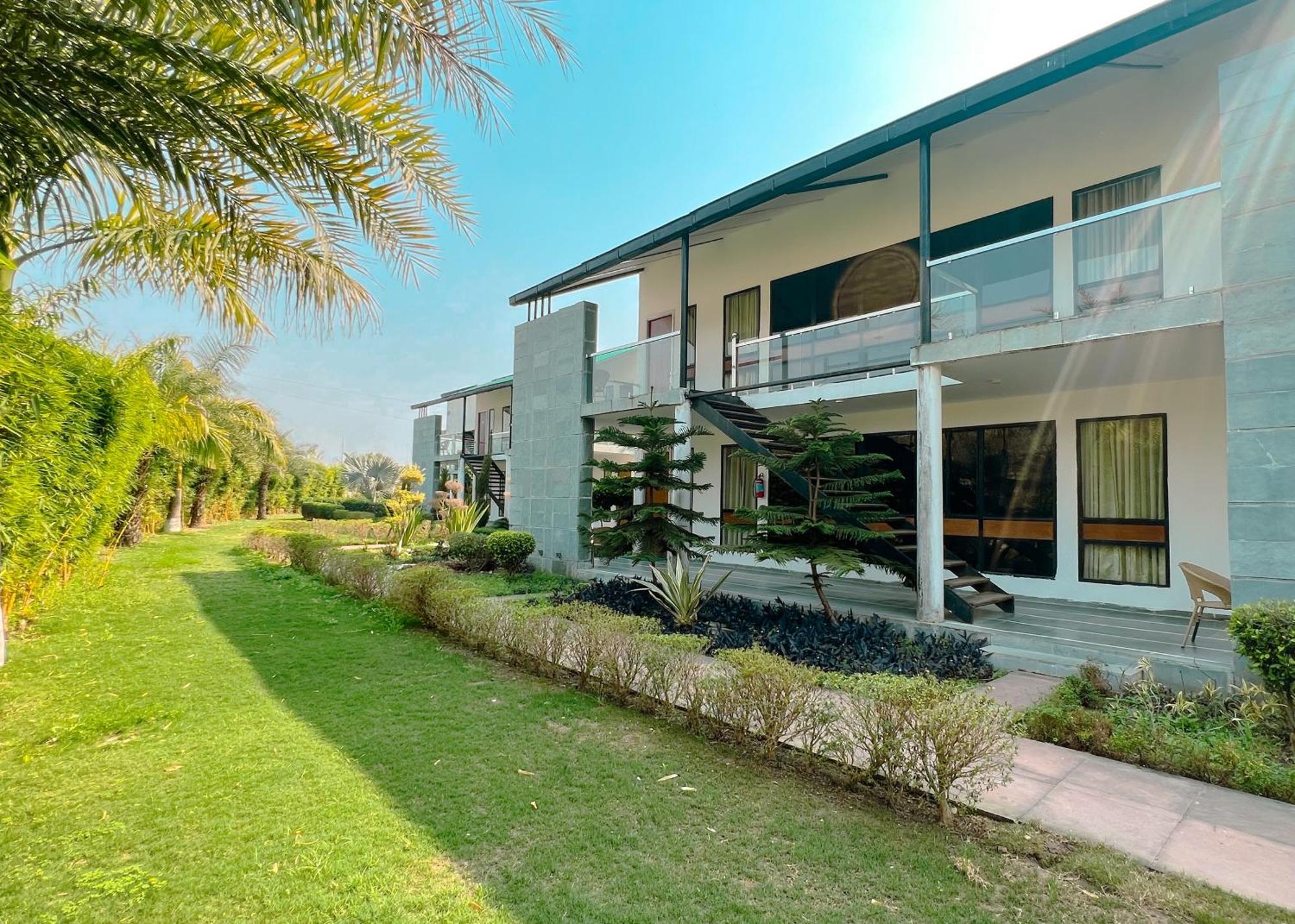 The Cloyster Resort And Spa Rāmnagar Exterior photo