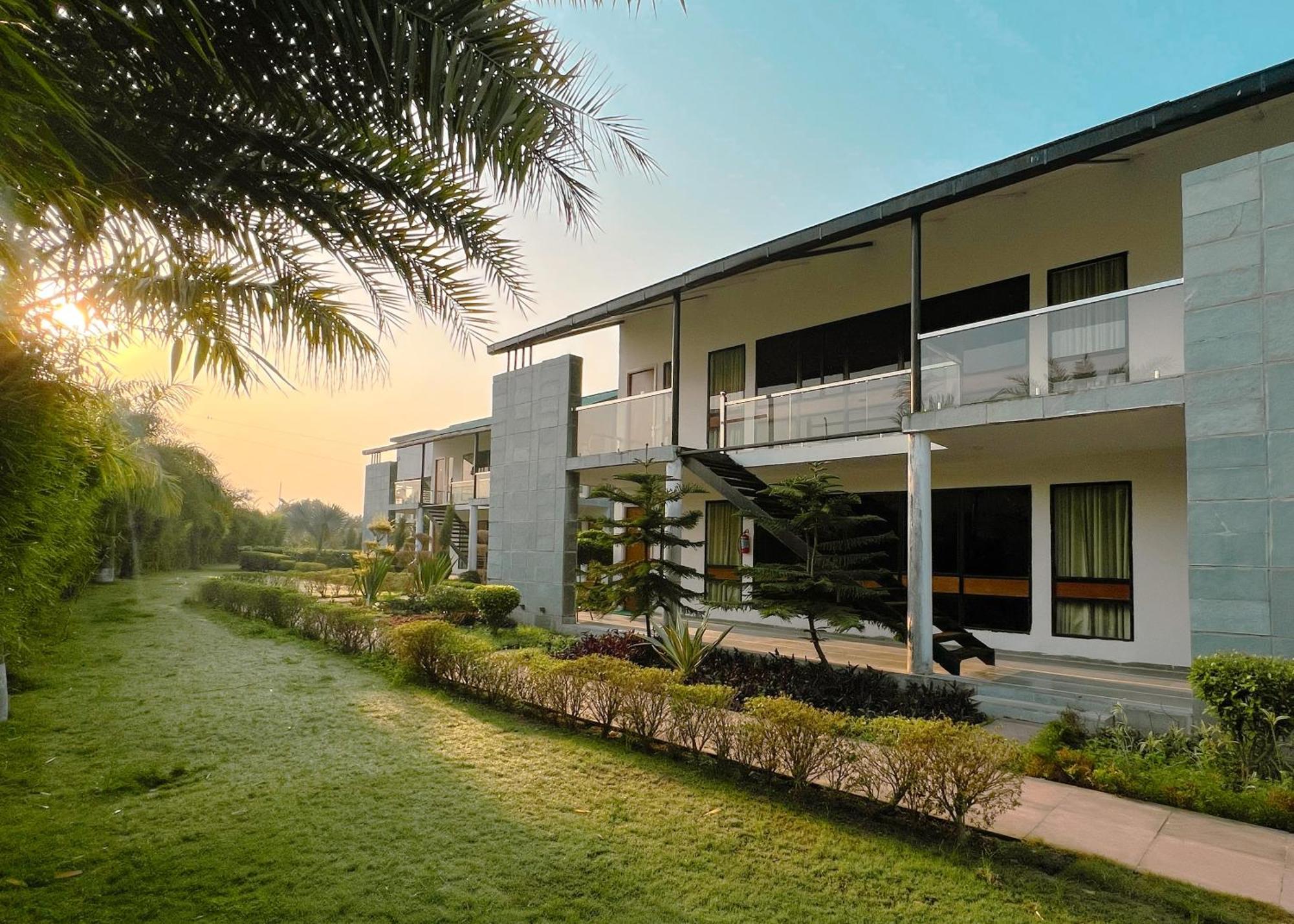 The Cloyster Resort And Spa Rāmnagar Exterior photo
